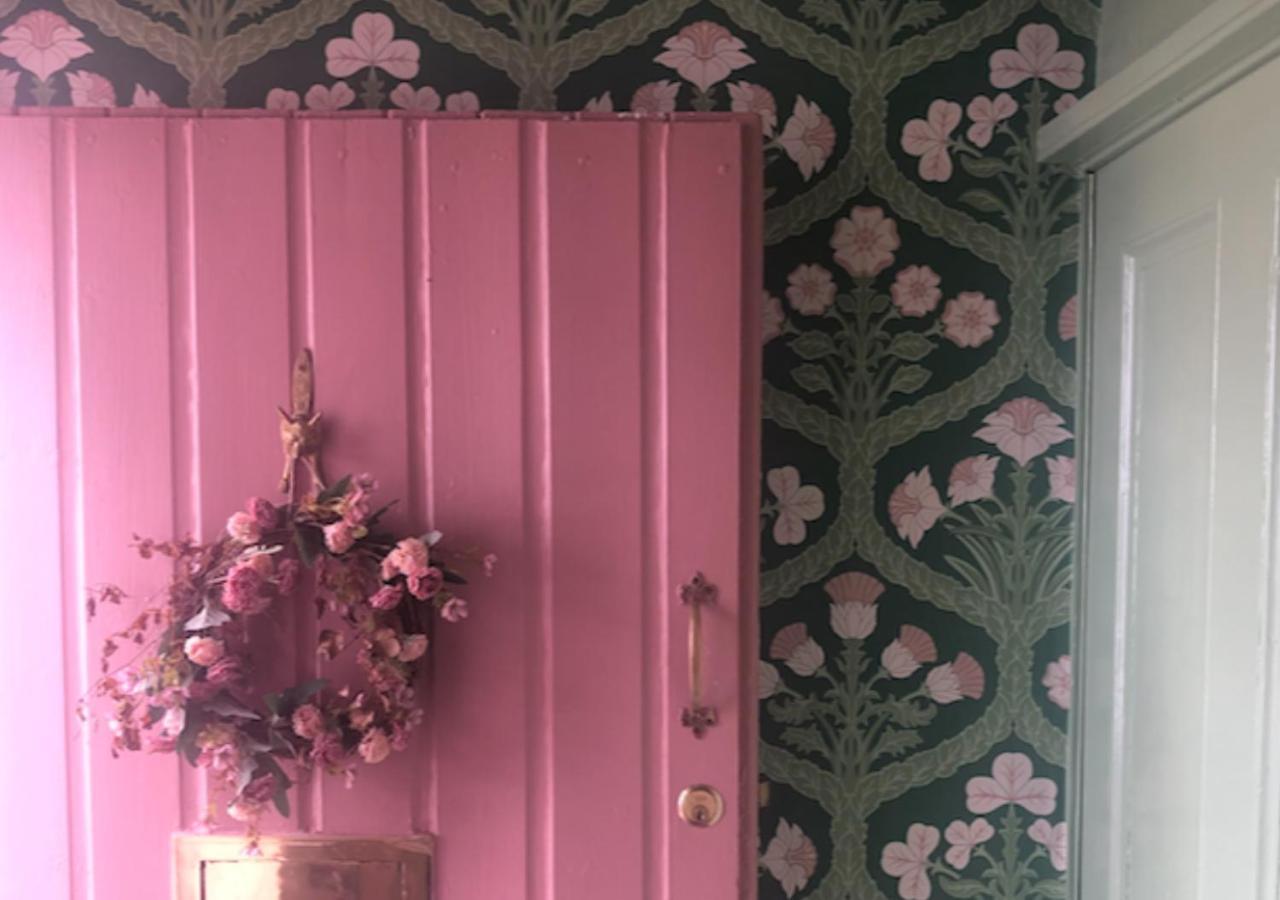 The Pink Cottage Upstairs Suite & Garden Summer Room Whitehead 外观 照片