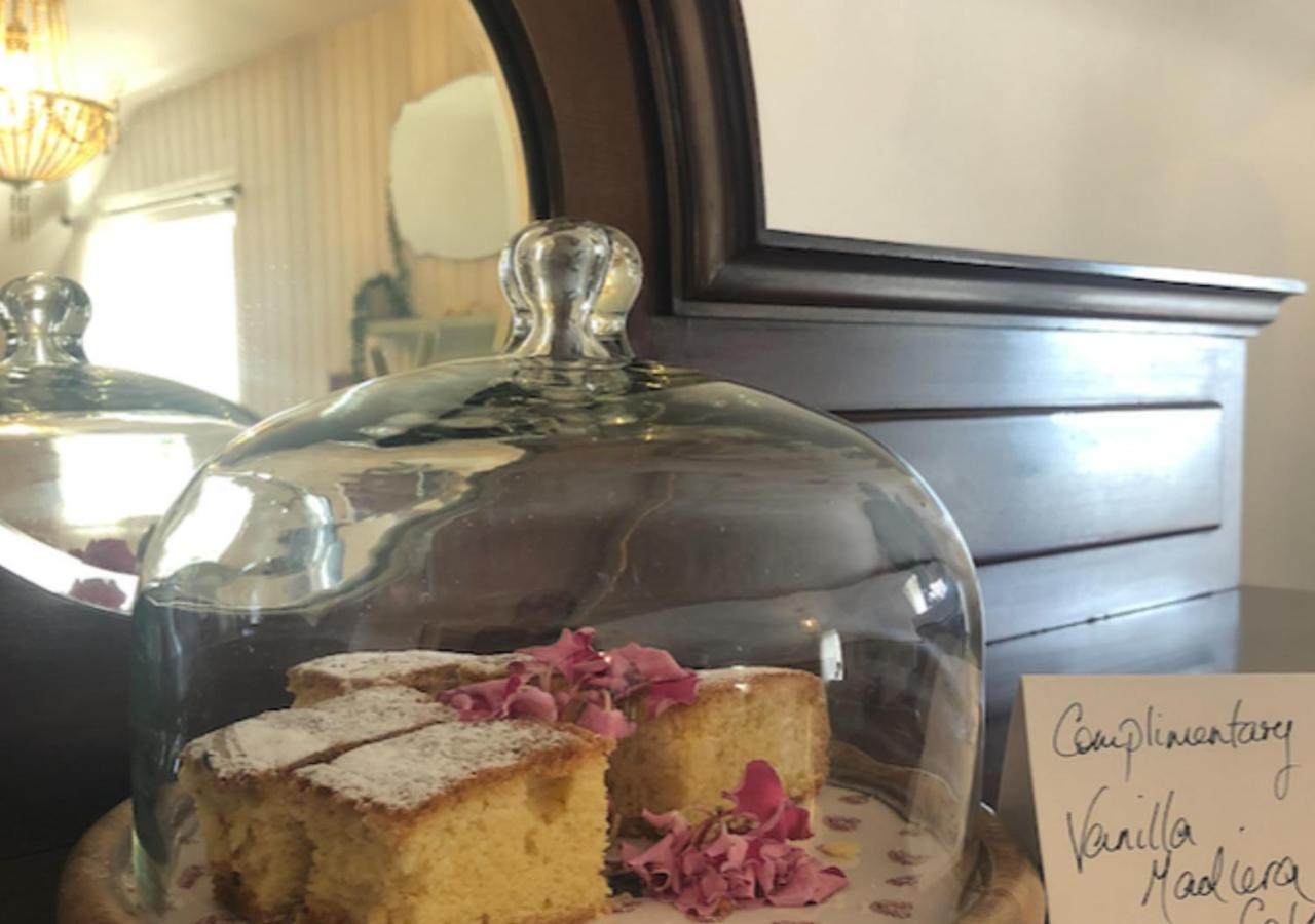 The Pink Cottage Upstairs Suite & Garden Summer Room Whitehead 外观 照片