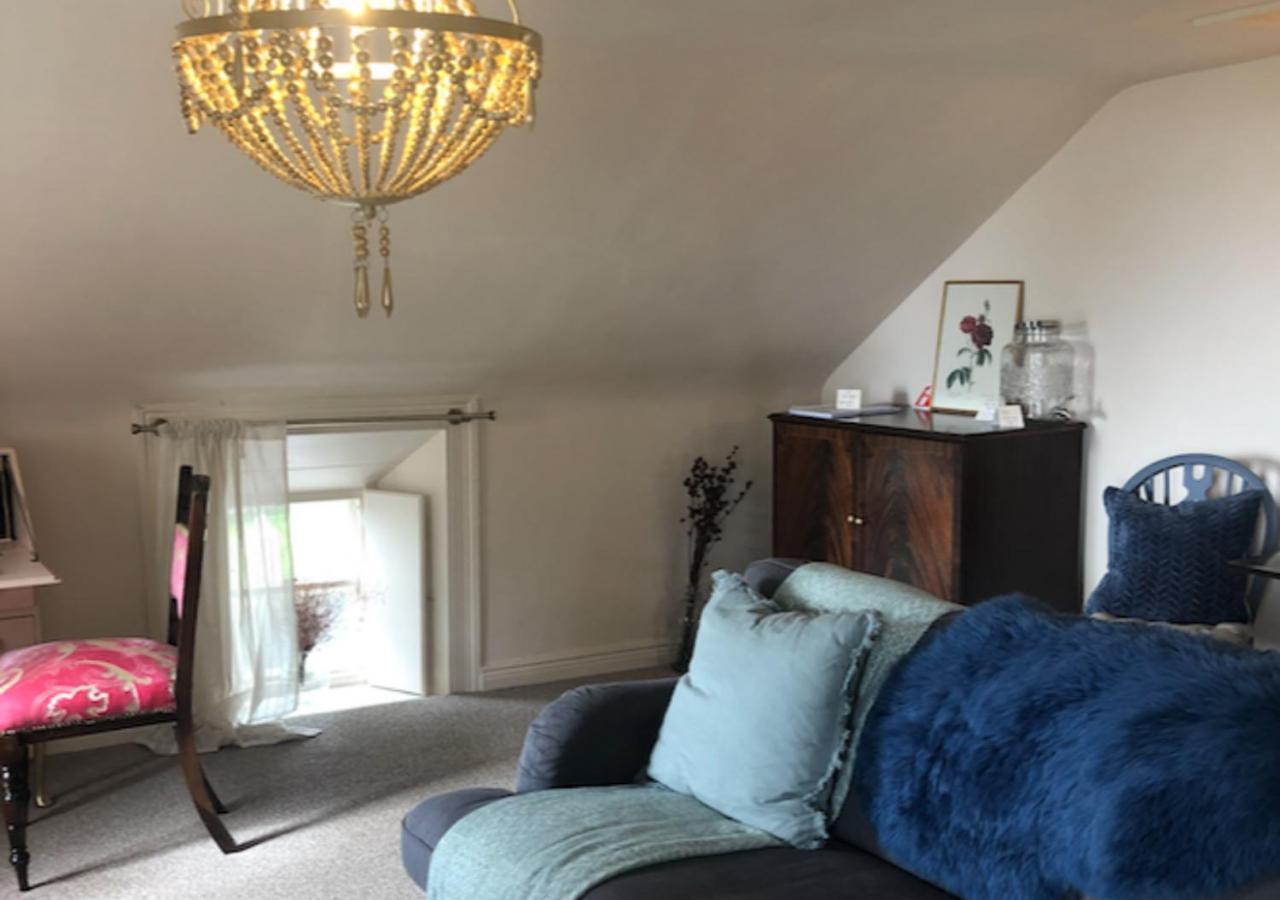The Pink Cottage Upstairs Suite & Garden Summer Room Whitehead 外观 照片