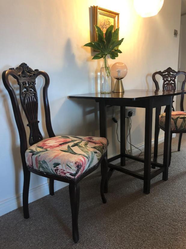 The Pink Cottage Upstairs Suite & Garden Summer Room Whitehead 外观 照片
