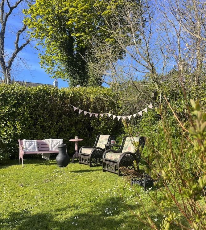 The Pink Cottage Upstairs Suite & Garden Summer Room Whitehead 外观 照片