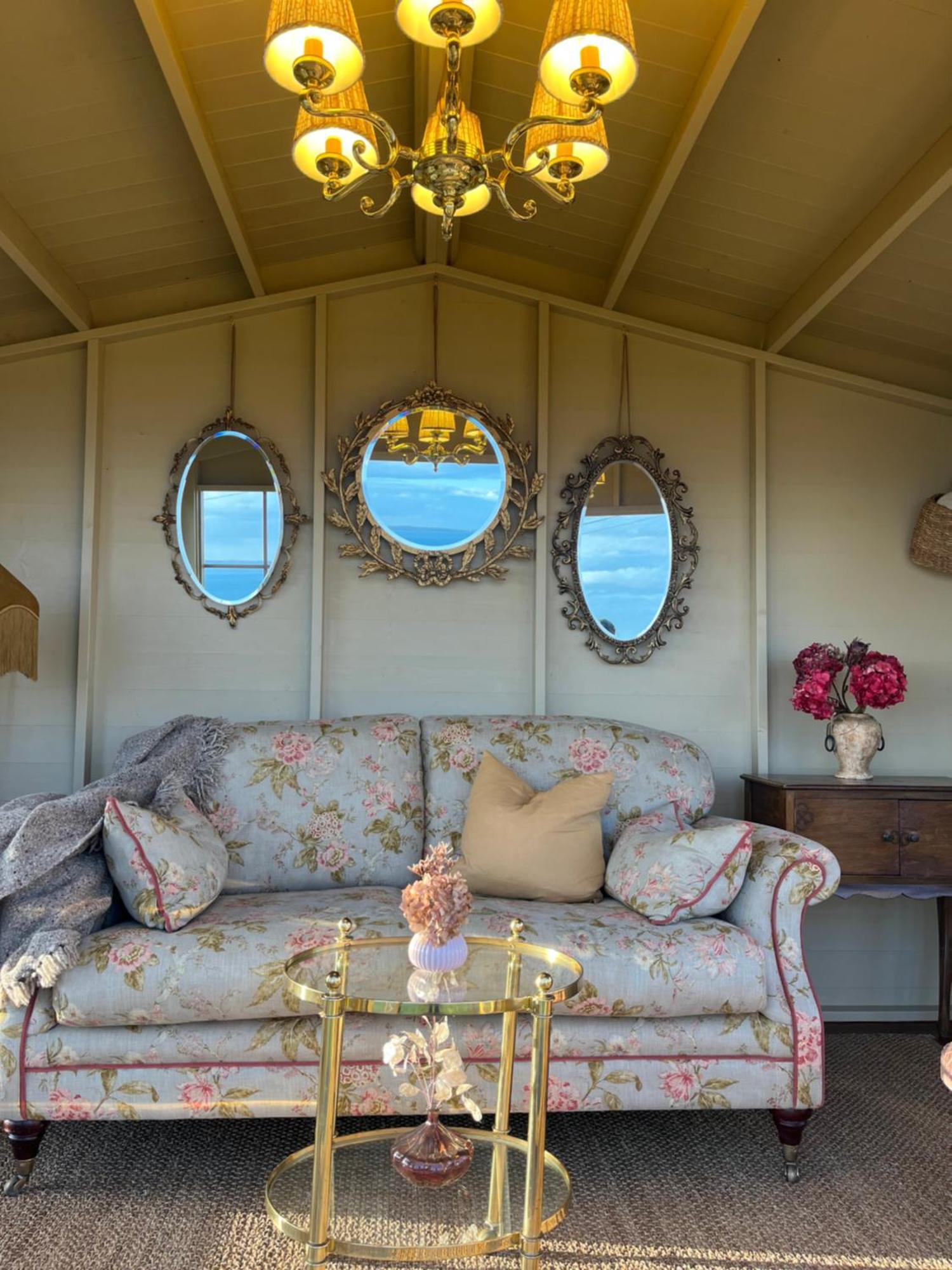 The Pink Cottage Upstairs Suite & Garden Summer Room Whitehead 外观 照片