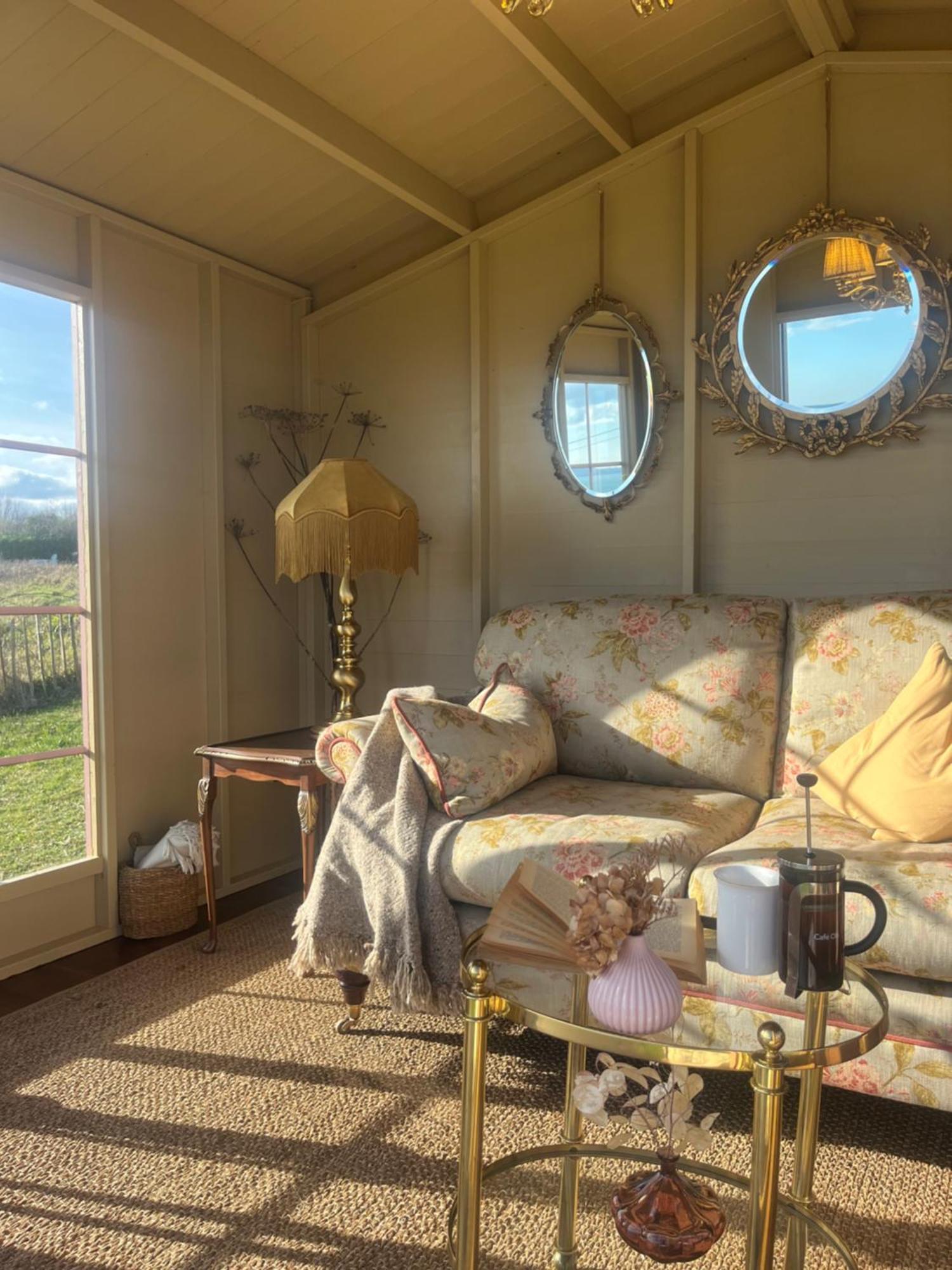 The Pink Cottage Upstairs Suite & Garden Summer Room Whitehead 外观 照片