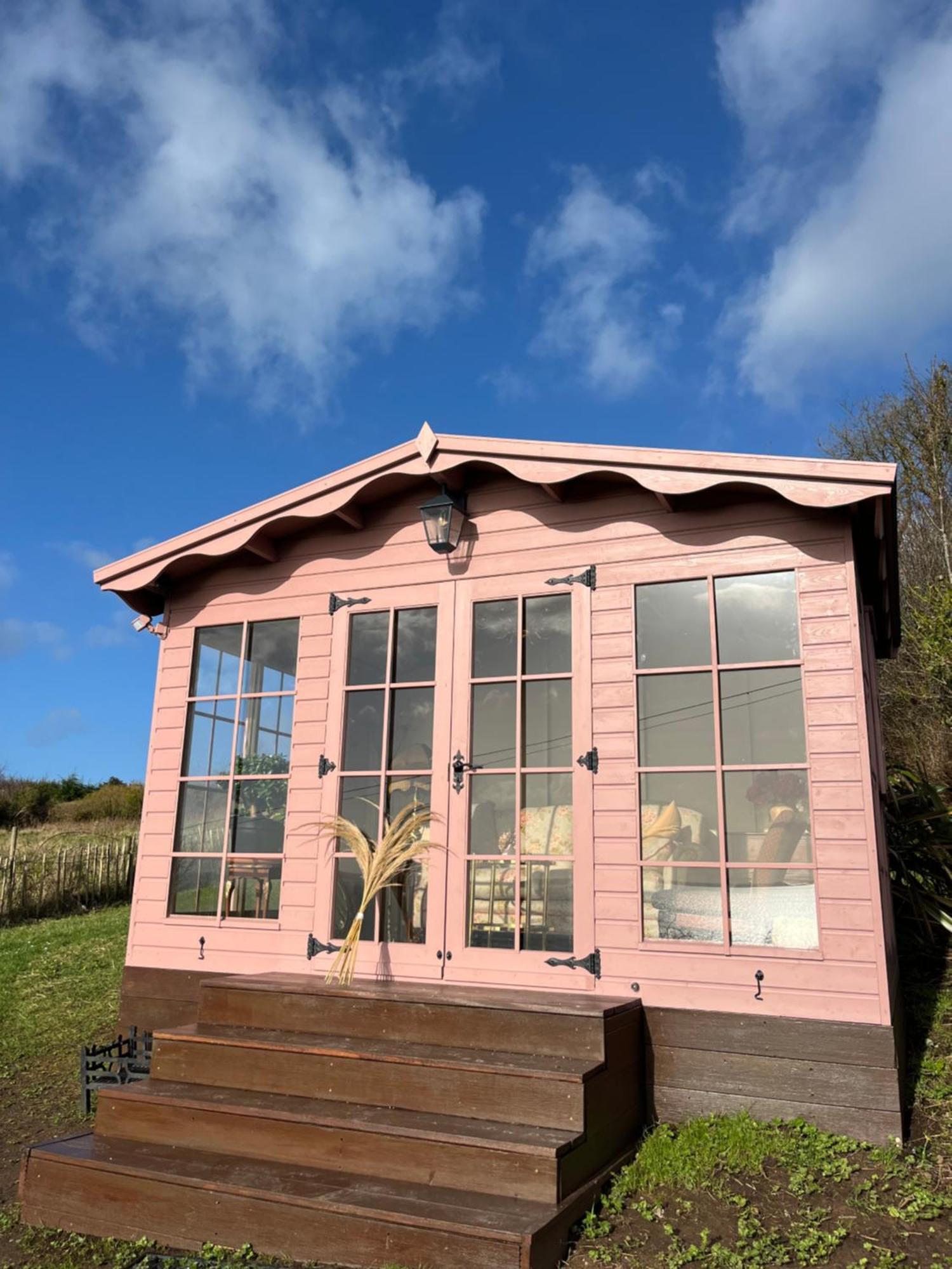 The Pink Cottage Upstairs Suite & Garden Summer Room Whitehead 外观 照片