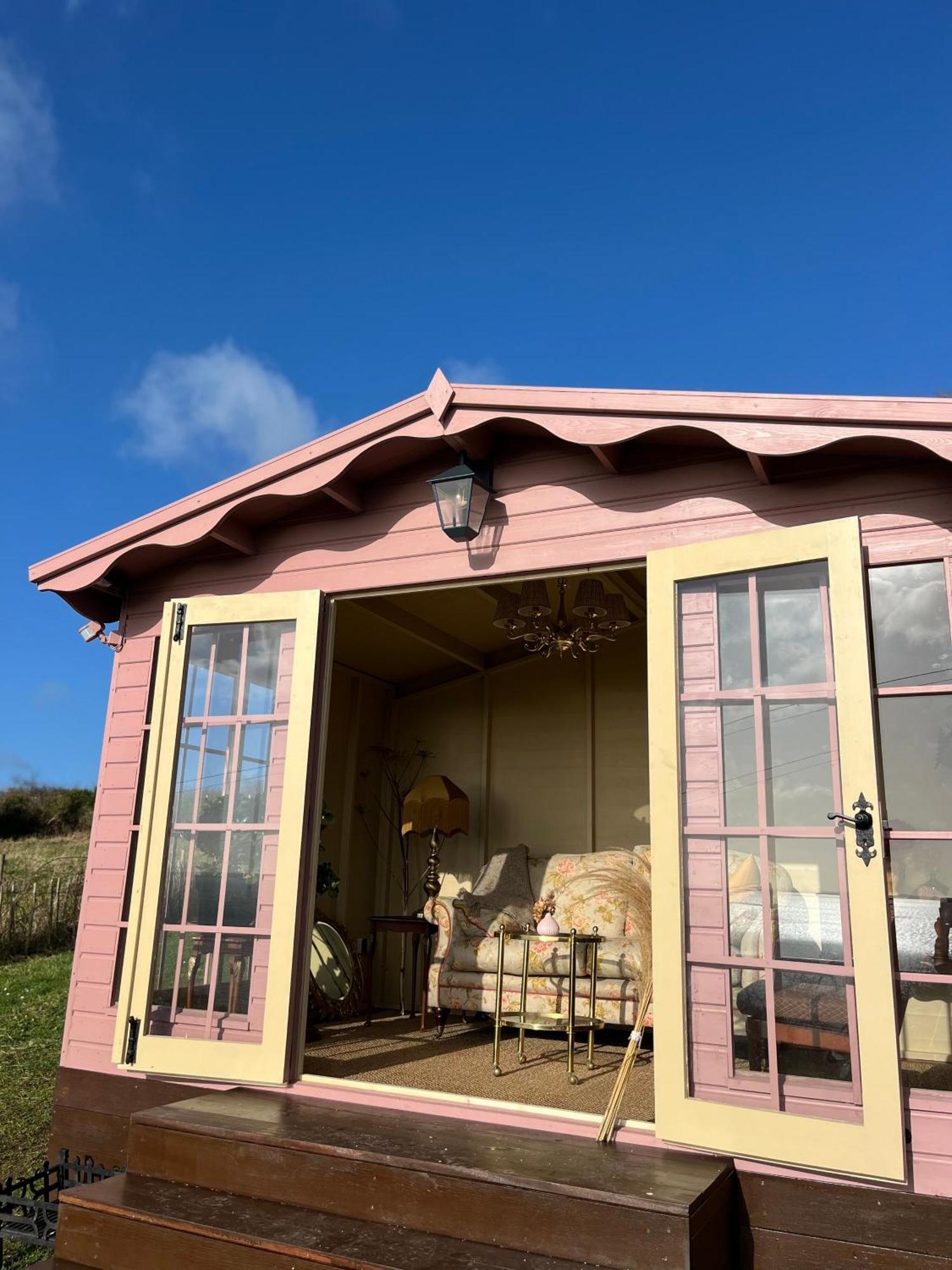 The Pink Cottage Upstairs Suite & Garden Summer Room Whitehead 外观 照片