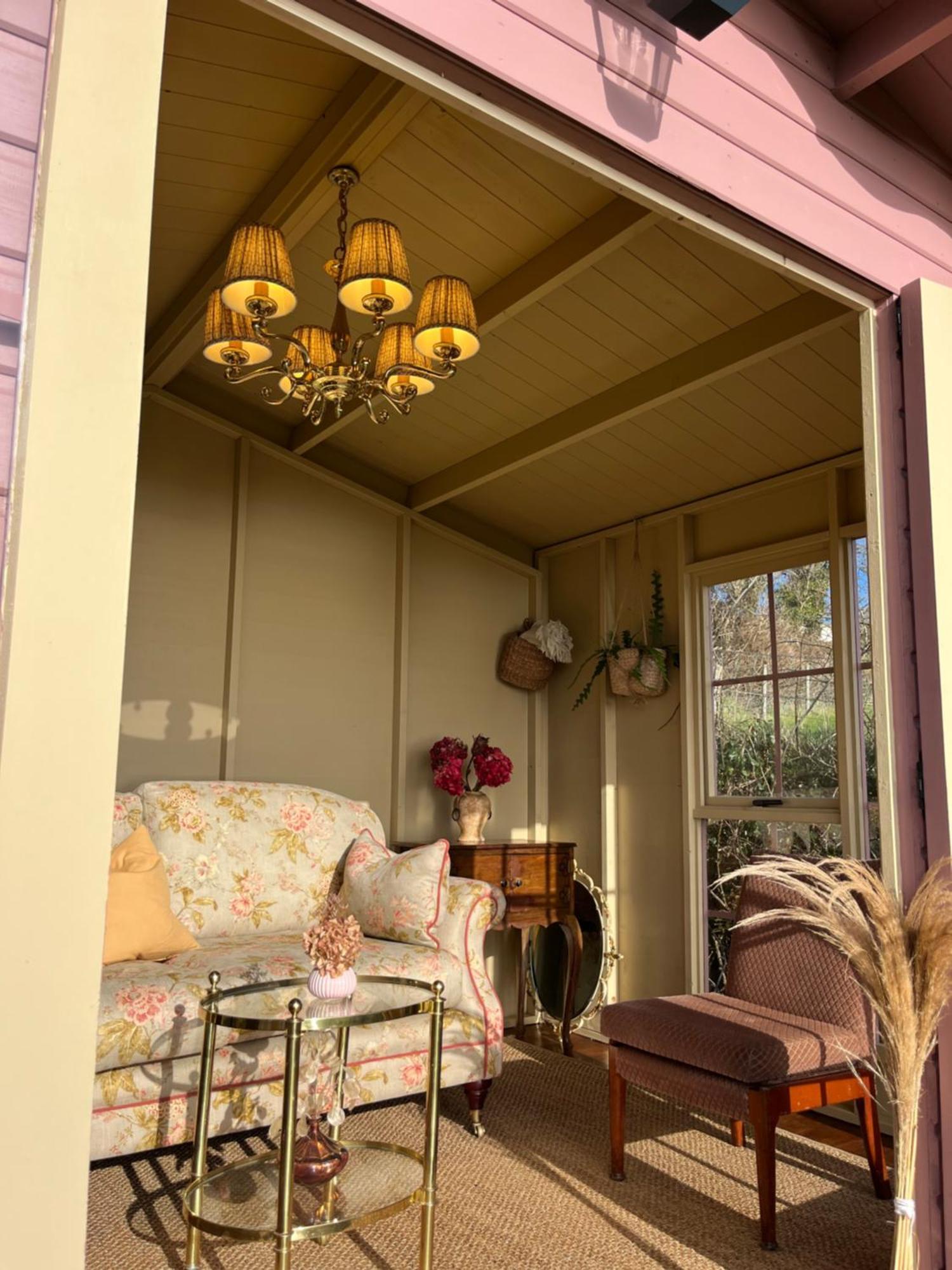 The Pink Cottage Upstairs Suite & Garden Summer Room Whitehead 外观 照片