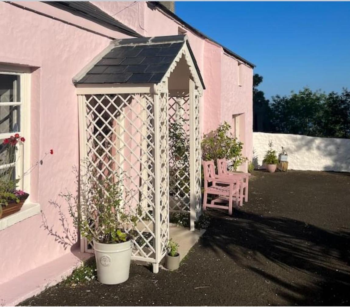The Pink Cottage Upstairs Suite & Garden Summer Room Whitehead 外观 照片